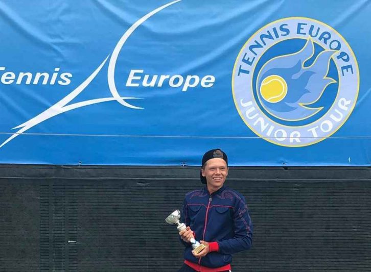 Юный курский теннисист одержал победу в международном турнире