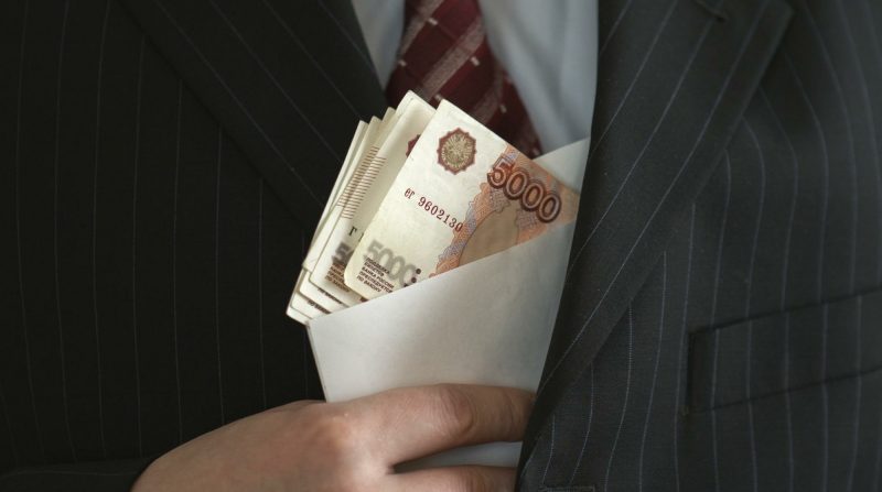 В Курской области сотрудник военного комиссариата подозревается в получении взяток
