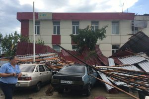 Курская область: часть жителей Мантуровского района из-за ветра остались без электричества