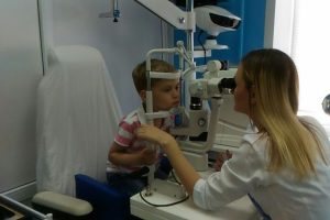 Офтальмологи Курского медицинского центра провели бесплатный осмотр детей