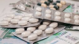 В Курской области решают проблему с лекарствами в аптеках