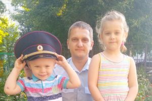 Дети курских росгвардейцев поздравляют с днем отцов