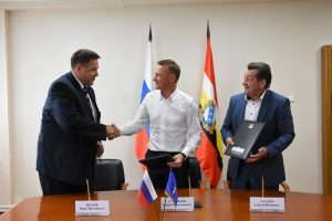 Подписано соглашение о сотрудничестве между администрацией Курской области, профсоюзами и АО «Курскмедстекло»