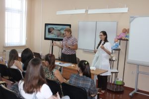 В Курском перинатальном центре действует «Мамина школа»