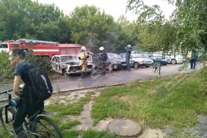 В Курске курящие школьники сожгли две машины