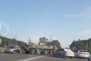 В Курской области столкнулись БТР и такси