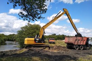 Сейму чистят русло