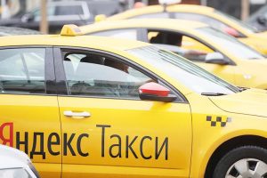В Курской области таксистка украла у пассажирки деньги