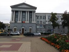 Мэрию Курска оштрафовали за отсутствие дорожной разметки и освещения на улицах