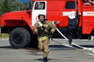 В Курске на пожаре спасли двух человек