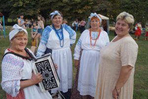 Хор гармошек на поляне