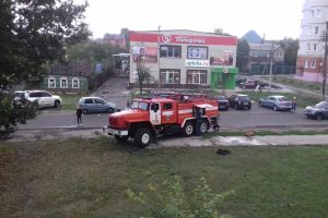 В Курске горела квартира, а в Обоянском районе- автомобиль «УАЗ»