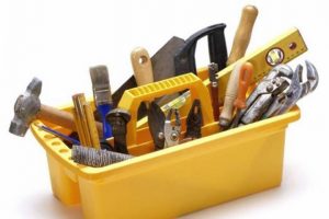 Курянин украл у товарища строительные инструменты, чтобы сделать дома ремонт