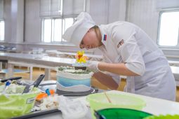 Кондитер Анастасия Митрошенко подарит подписчикам «Курской правды» торт ко Дню учителя