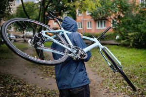 Курянин продал украденный велосипед