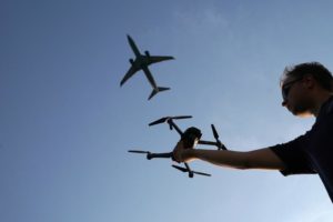 На безопасной высоте: владельцам «легких» дронов откроют небо