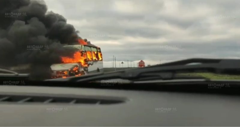 В Курской области сгорел микроавтобус