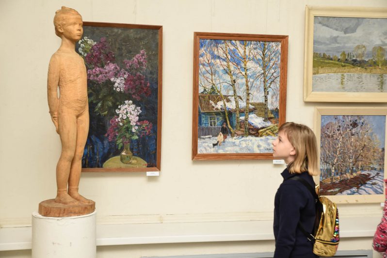 В Курске открылась выставка живописи и скульптуры