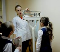 В Курской области врачи осмотрели около ста детей
