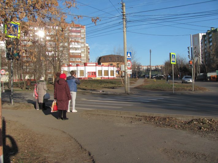 На Майском бульваре в Курске установили светофор
