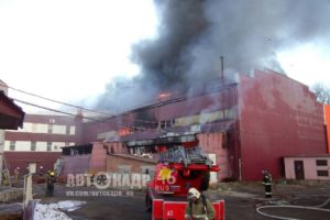 В Курске горел завод по производству дверей