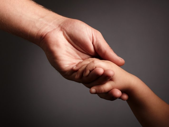 Курянку лишили родительских прав за избиение дочери-инвалида