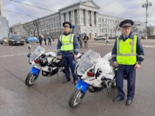 Роман Старовойт вручил ключи от новых автомобилей курским полицейским