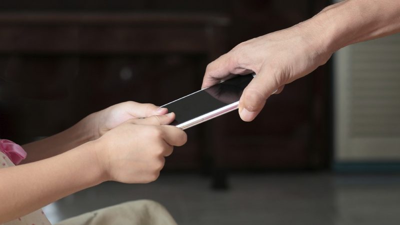 Курская школьница ушла из дома из-за смартфона