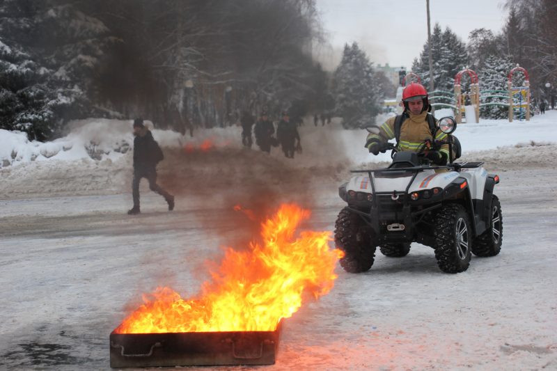 Курские спасатели отметят профессиональный выставкой пожарной техники