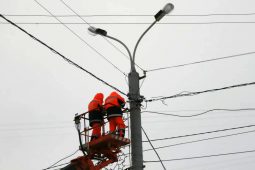 В Курске демонтируют «нелегальные» провода