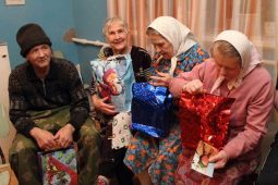 Куряне могут подарить новогоднее чудо одиноким старикам