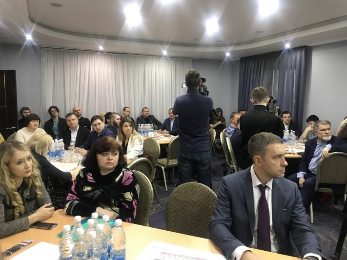 Виктор Карамышев обсудил с предпринимателями будущий дизайн-код Курска