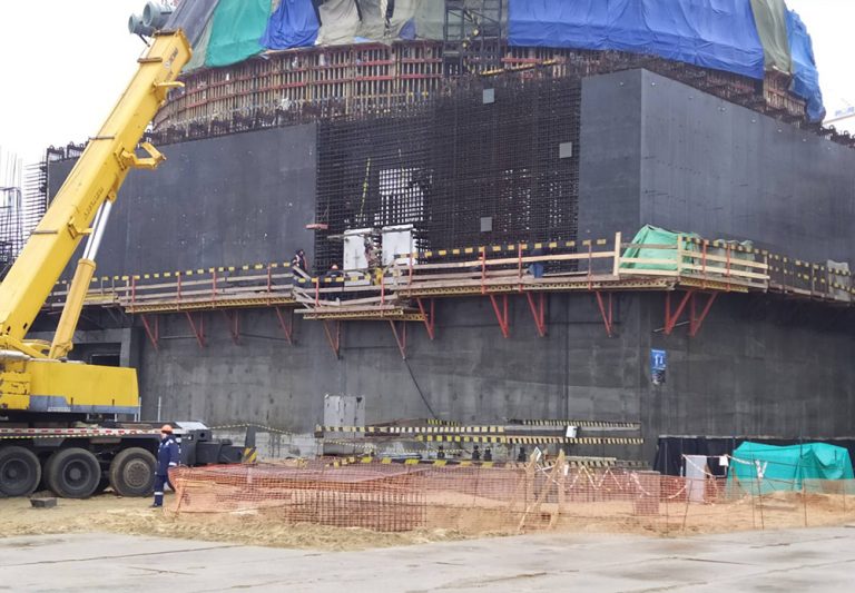 Роман Старовойт осмотрел площадку строительства Курской АЭС-2