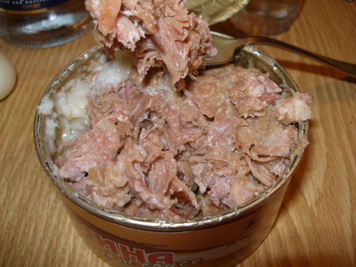 В Курской области уничтожили более 100 банок со свиным мясом