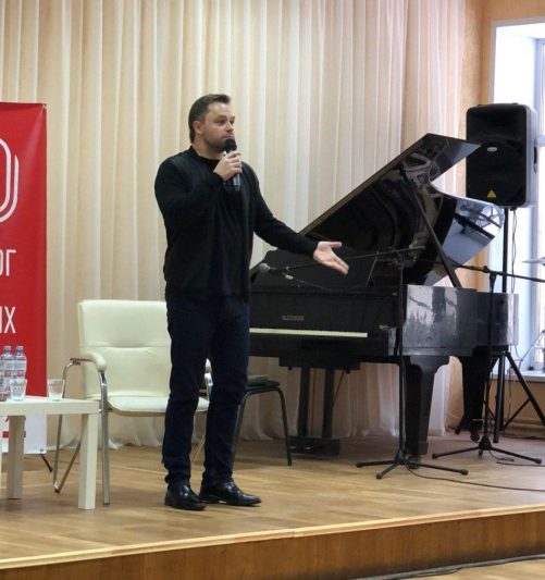 Гогунский посидел за чашечкой «До мажора» у курского дирижера Сергея Проскурина