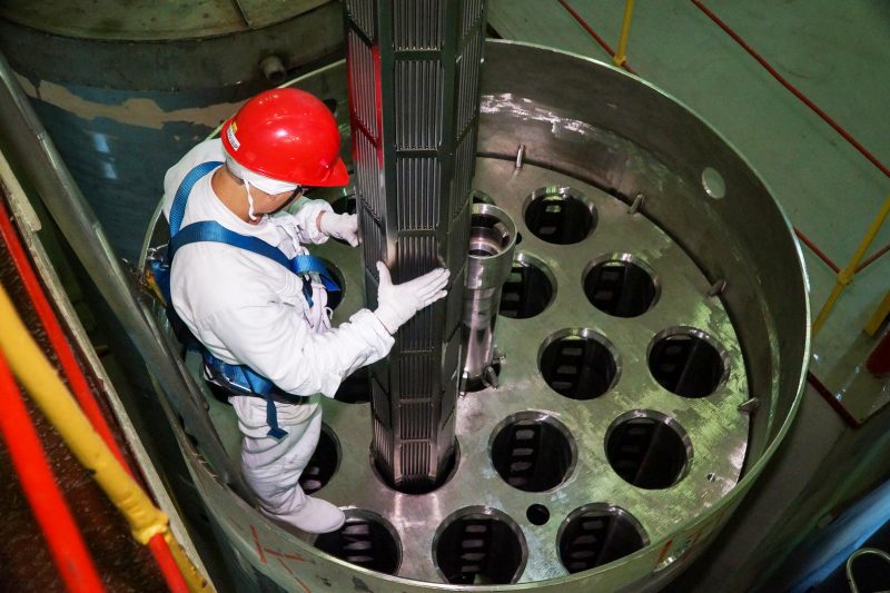 Мирный атом в его руках