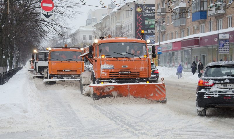 На трассах Курской области убирают снег более 150 машин