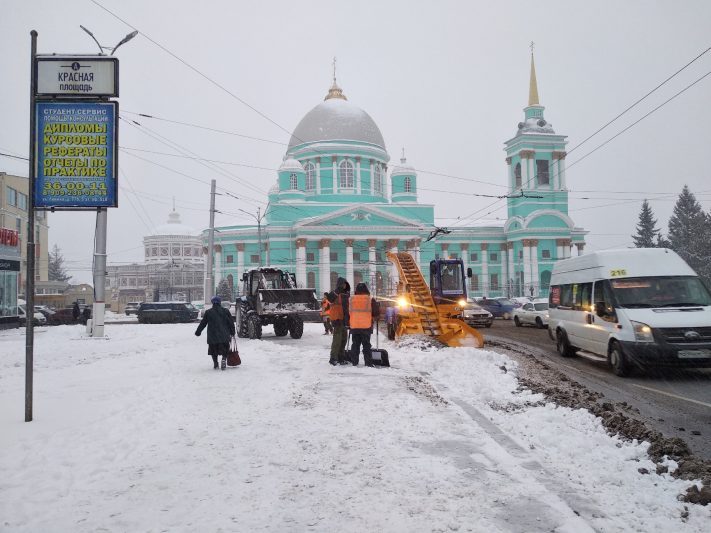 На трассах Курской области убирают снег более 150 машин