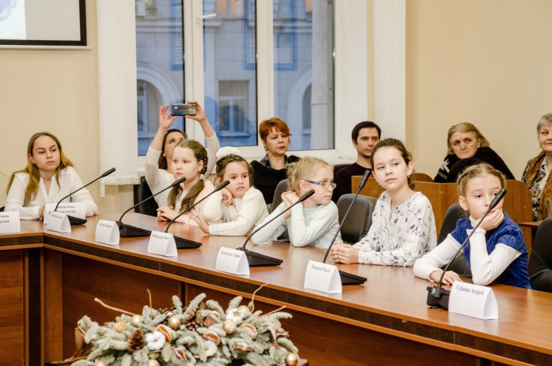 Юные художники пишут летопись 1000-летия Курска