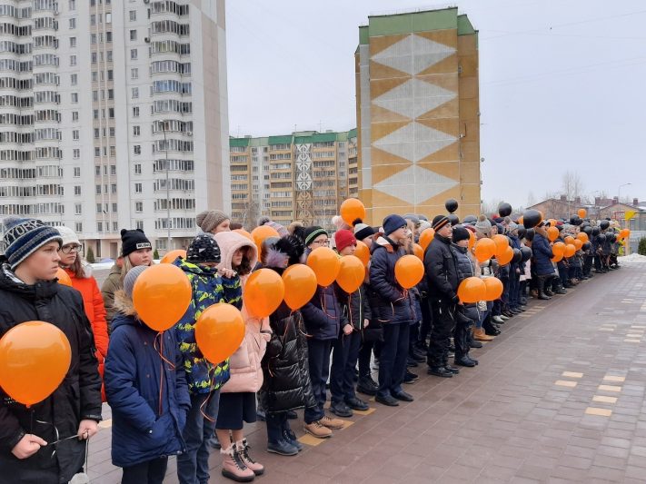 В память о Героях Отечества куряне запустили в небо шары
