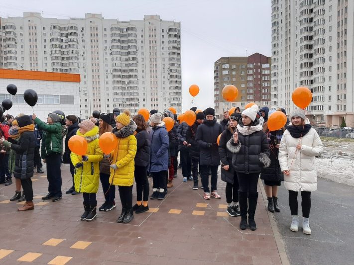 В память о Героях Отечества куряне запустили в небо шары