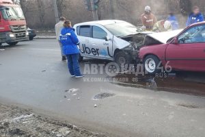 В Курске таксист попал в лобовое ДТП