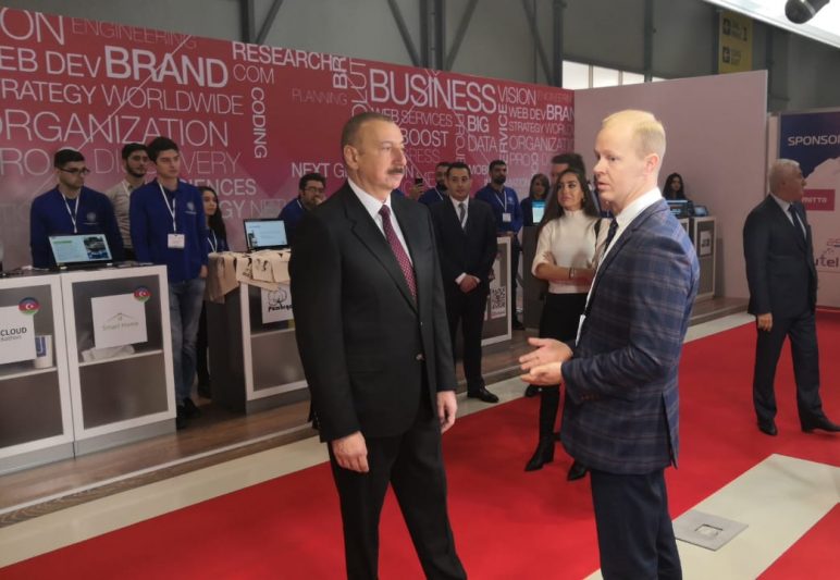 Президент Азербайджана оценил курские инновации на выставке в Баку