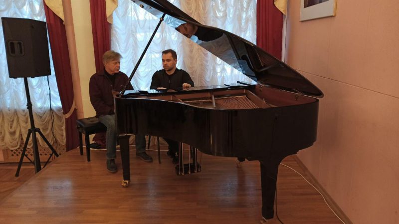 Гогунский посидел за чашечкой «до мажора» у курского дирижера Сергея Проскурина