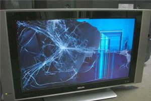 Пьяная курянка разбила телевизор и ударила полицейского