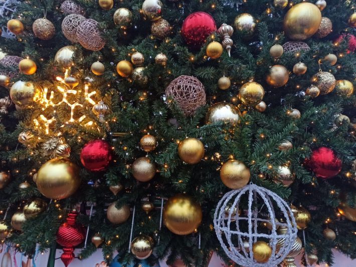 На Театральной площади Курска заговорила новогодняя елка