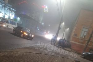 В Курске автомобиль протаранил здание