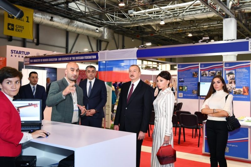Президент Азербайджана оценил курские инновации на выставке в Баку