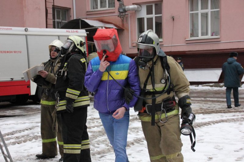Пожарные учения прошли в центре Курска