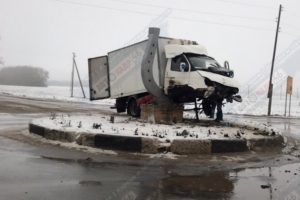 В Курской области водитель «газели» протаранил подкову